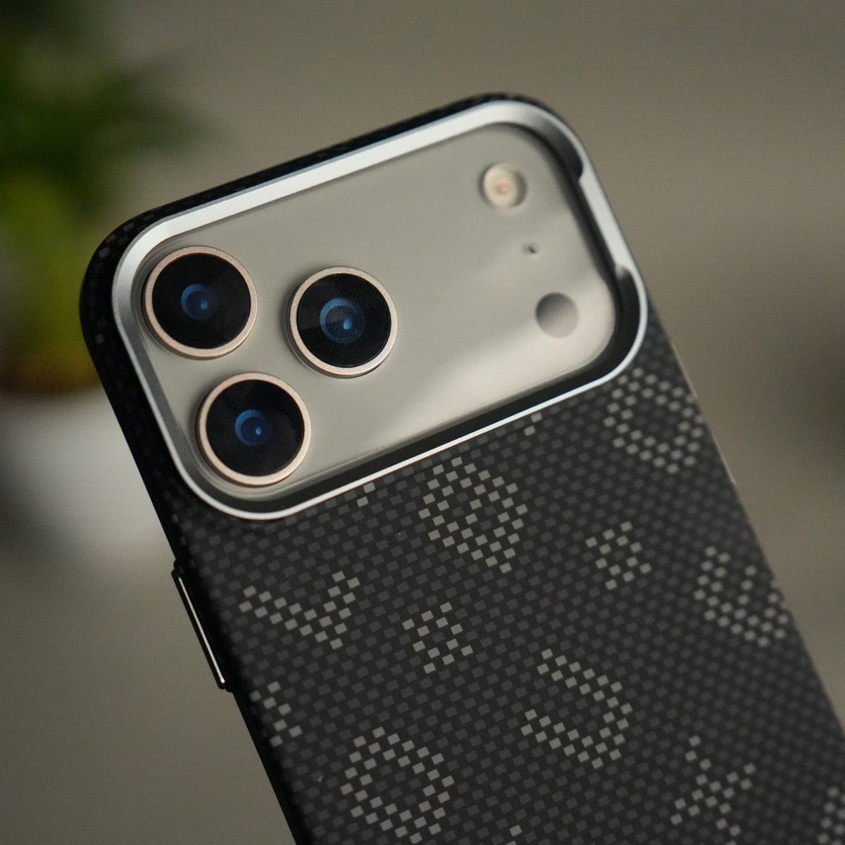 iPhone 17 Pro Aramid Fiber Case | Slim MagSafe Cover | Black