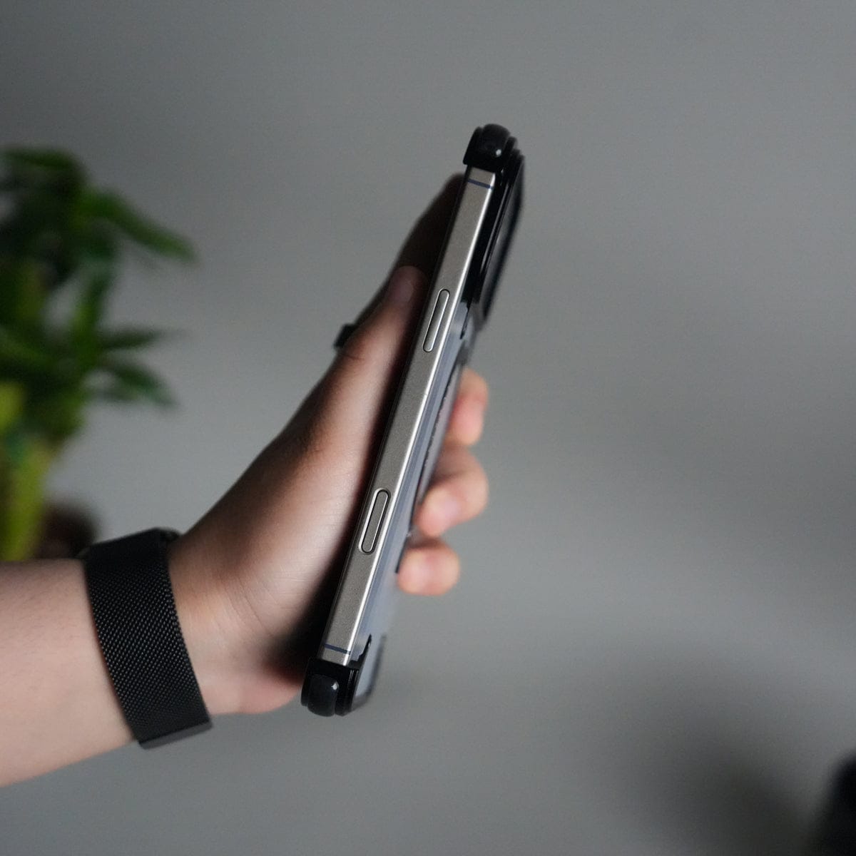 iPhone 17 Pro Frosted Frameless Metal Kickstand Case