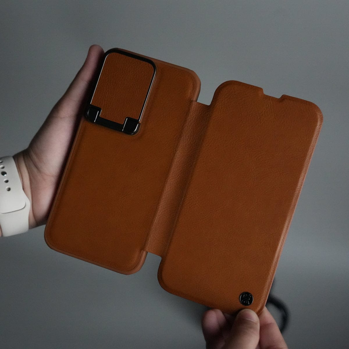 iPhone 15 Series Flip Case With Metal Camera Stand