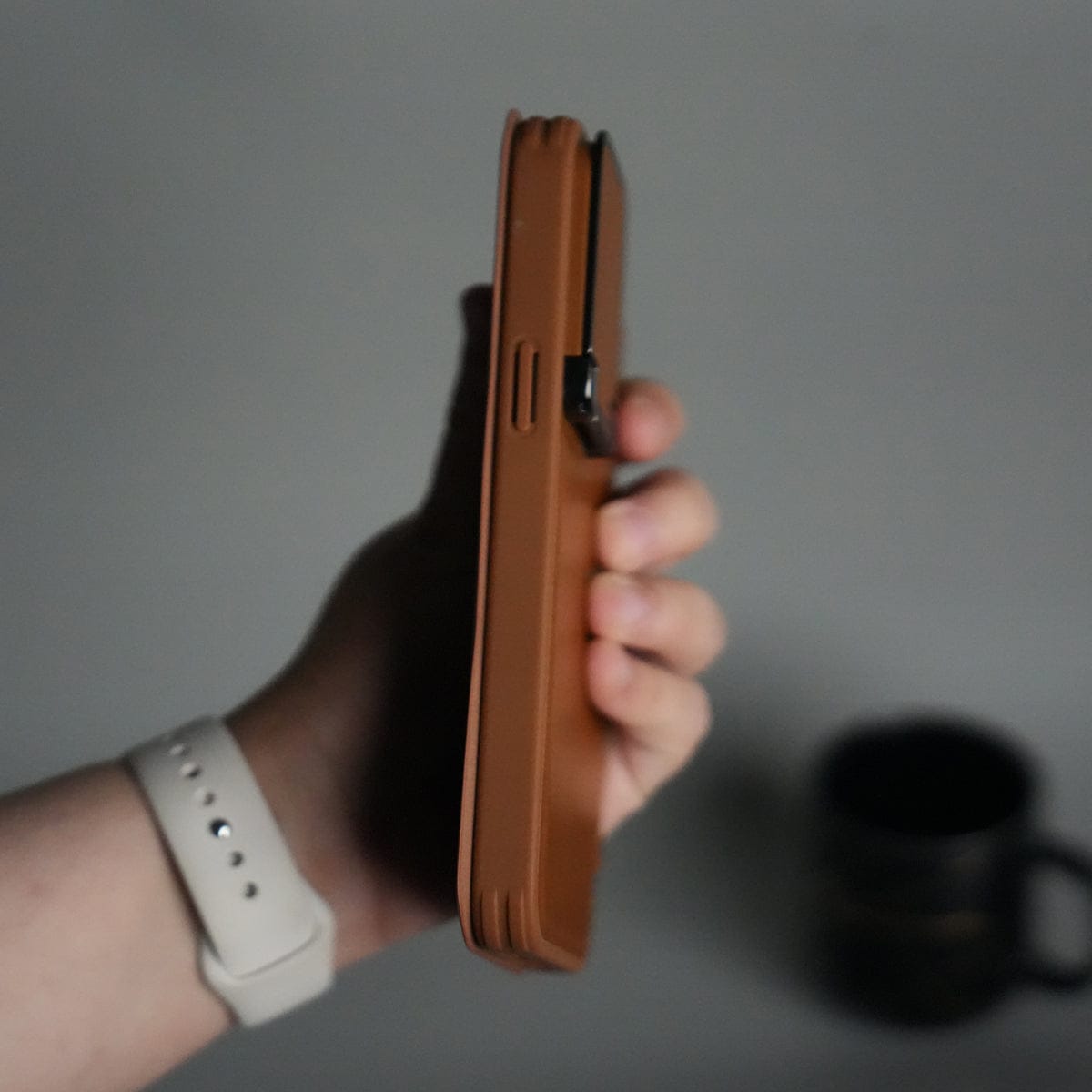 iPhone 15 Series Flip Case With Metal Camera Stand