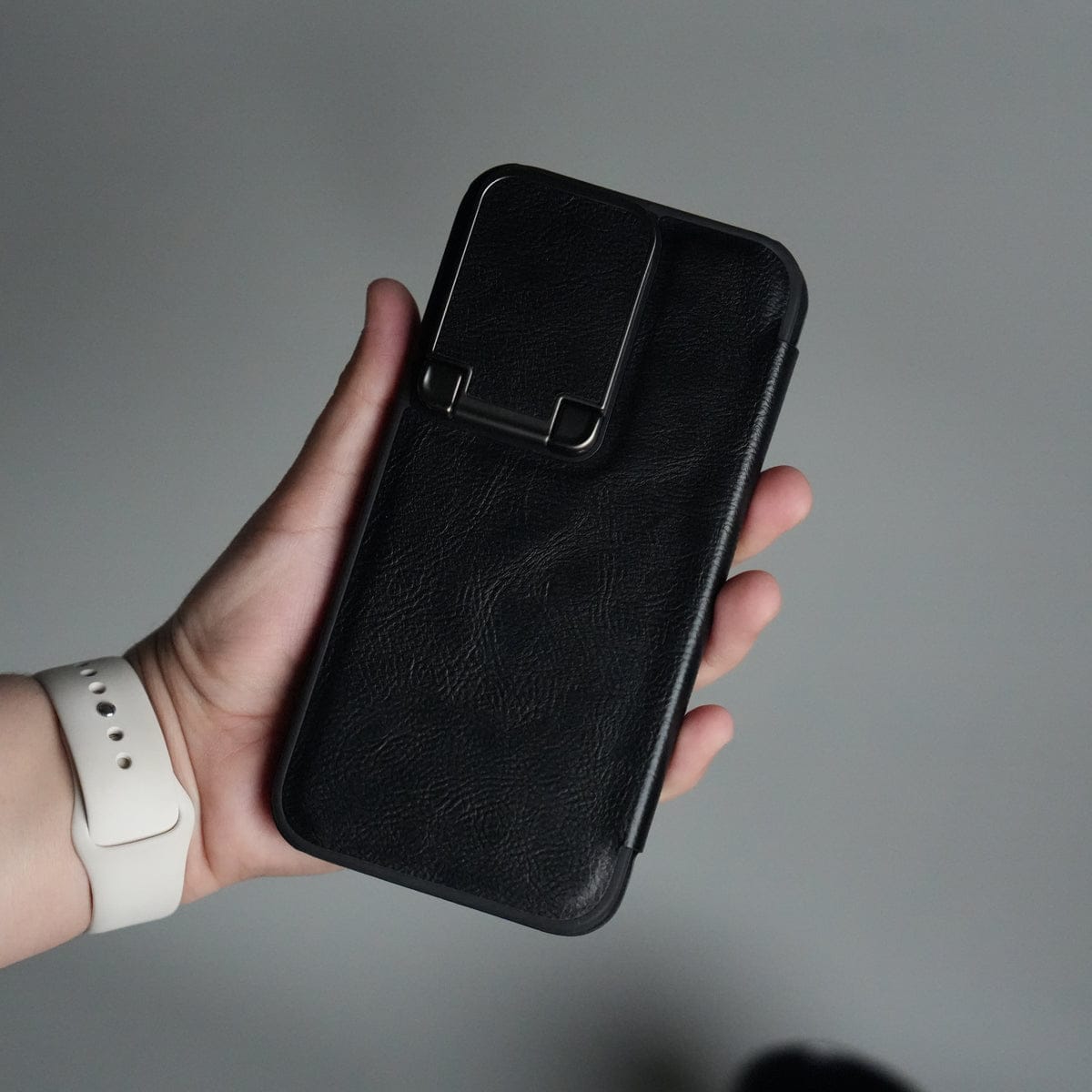 iPhone 15 Series Flip Case With Metal Camera Stand