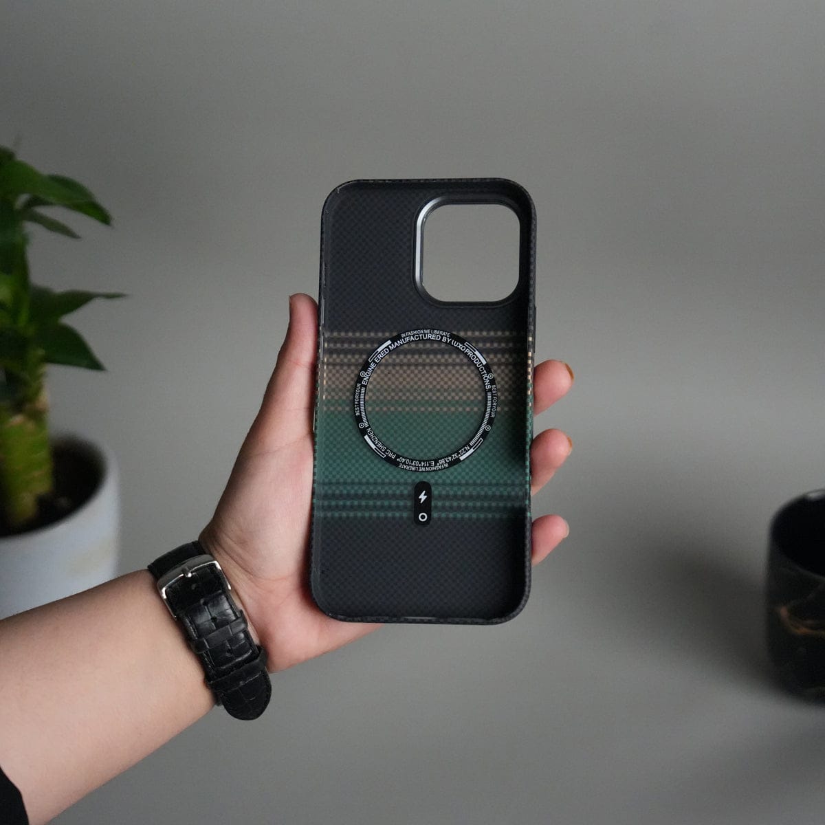 iPhone 16 Series Carbon Fiber Texture Design Hard Pc MagSafe Case Cover GreenOrange