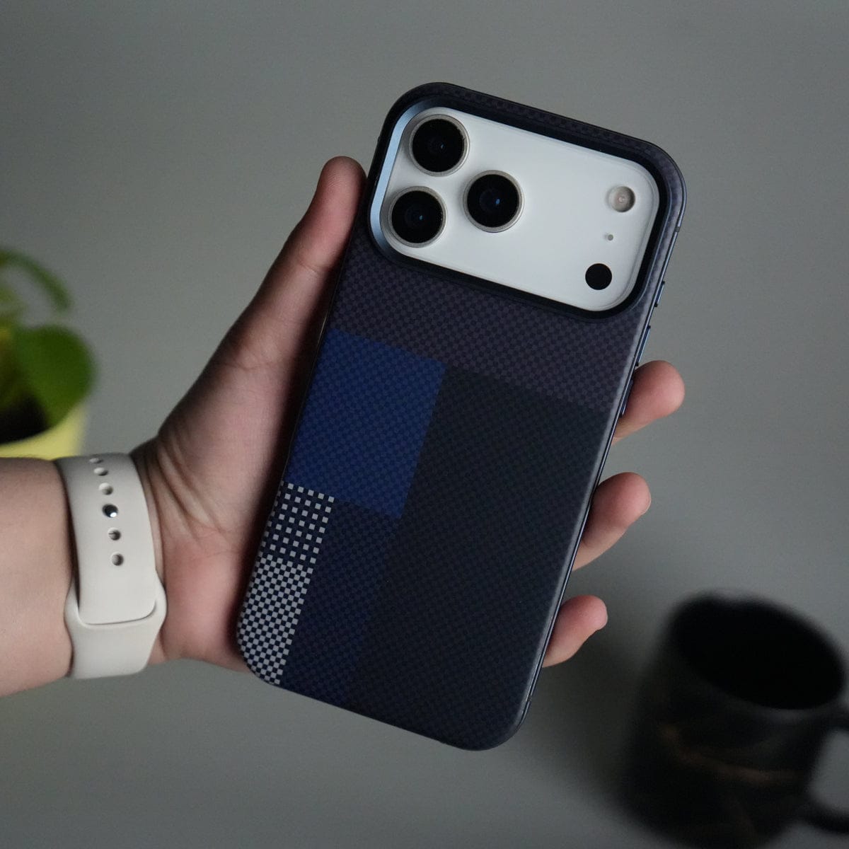 iPhone 17 Pro Carbon Fiber Texture Design Side Bumper MagSafe Case Cover