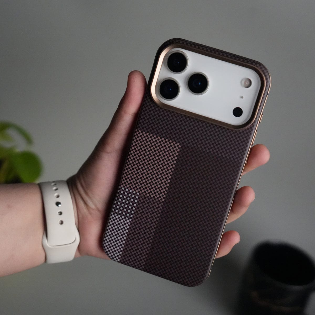 iPhone 17 Pro Carbon Fiber Texture Design Side Bumper MagSafe Case Cover