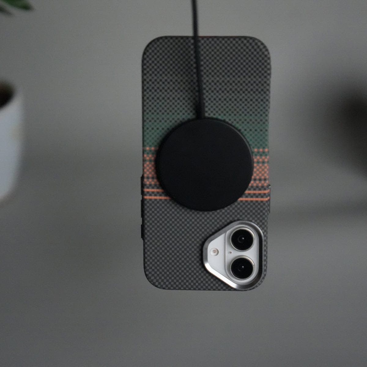 iPhone 17 Carbon Fiber Texture Design Hard Pc MagSafe Case Cover OrangeGreen