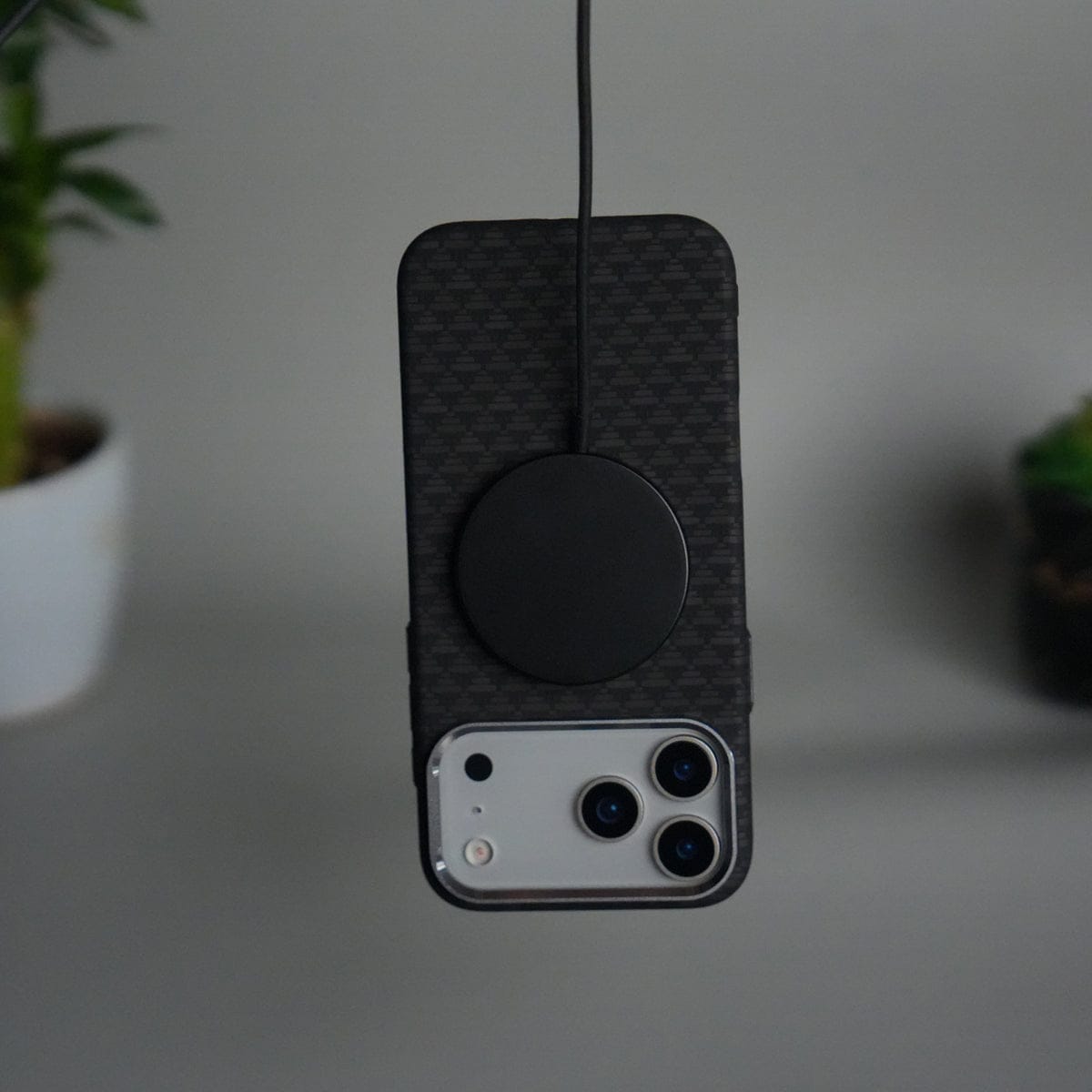 iPhone 17 Pro Max Carbon Fiber Texture Design Hard Pc MagSafe Case Cover Black Tringle Pattern