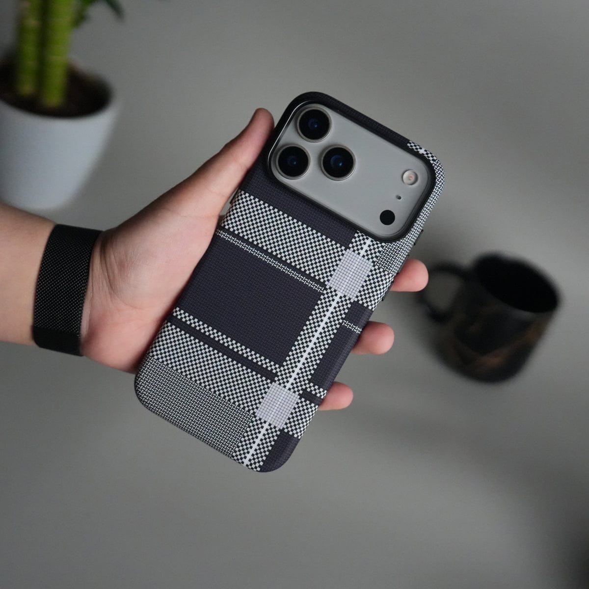 iPhone 17 Pro Carbon Fiber Texture Design Hard Pc MagSafe Case Cover BlackWhite