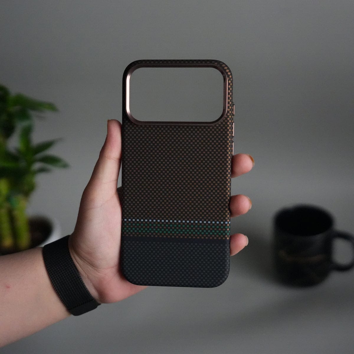 iPhone 17 Pro Carbon Fiber Texture Design Hard Pc MagSafe Case Cover BlackYellow