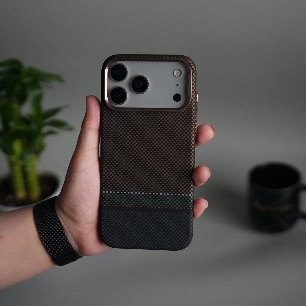 iPhone 17 Pro Carbon Fiber Texture Design Hard Pc MagSafe Case Cover BlackYellow