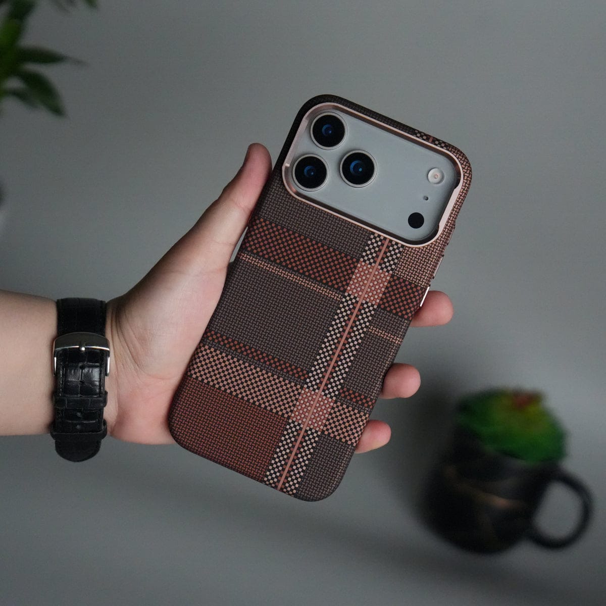 iPhone 17 Pro Max Carbon Fiber Texture Design Hard Pc MagSafe Case Cover BrownWhite