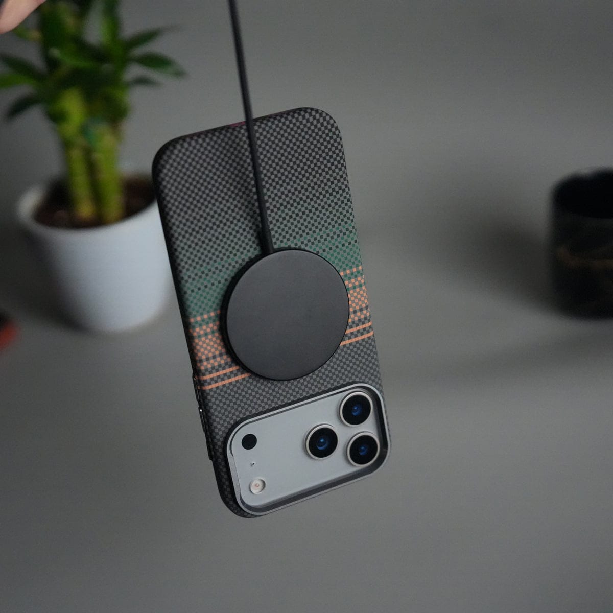 iPhone 17 Pro Carbon Fiber Texture Design Hard Pc MagSafe Case Cover OrangeGreen