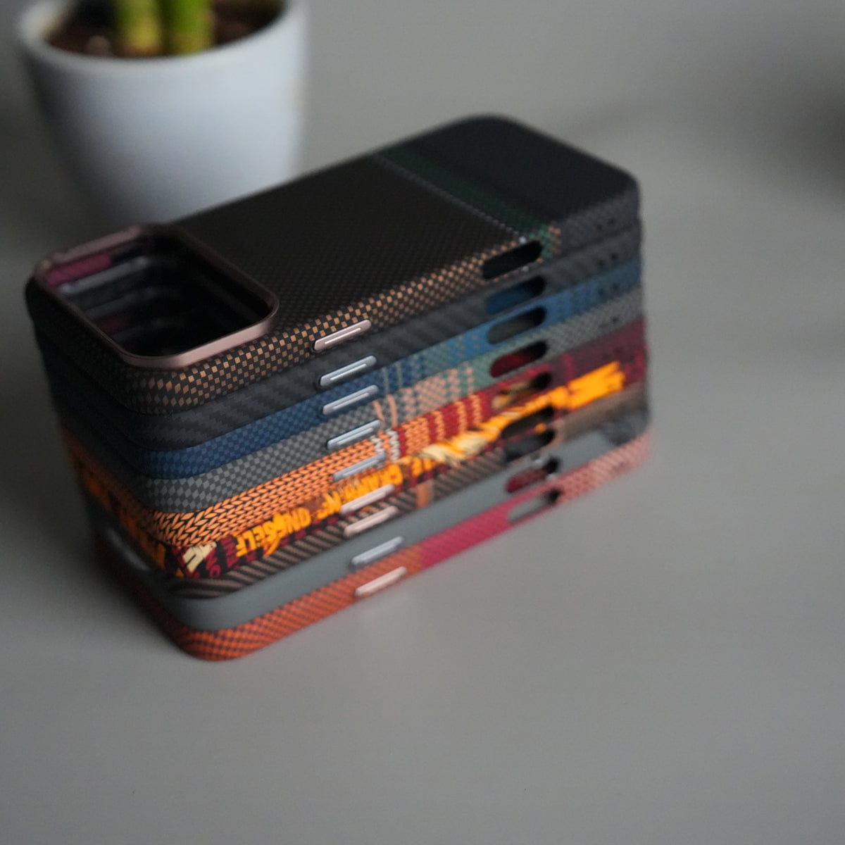 iPhone 17 Pro Carbon Fiber Texture Design Hard Pc MagSafe Case Cover RedBeige