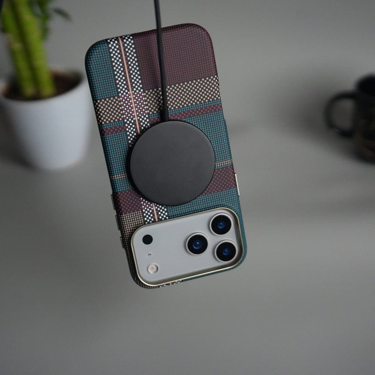 iPhone 17 Pro Max Carbon Fiber Texture Design Hard Pc MagSafe Case Cover RedWhite