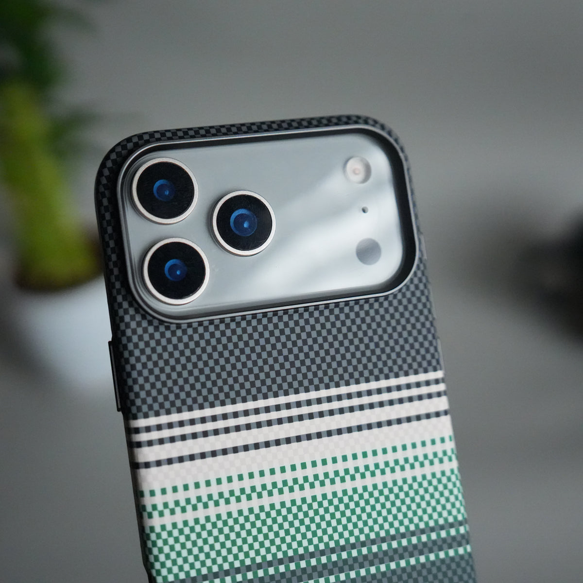 iPhone 17 Pro Max Carbon Fiber Texture Design Hard Pc MagSafe Case Cover WhiteGreen