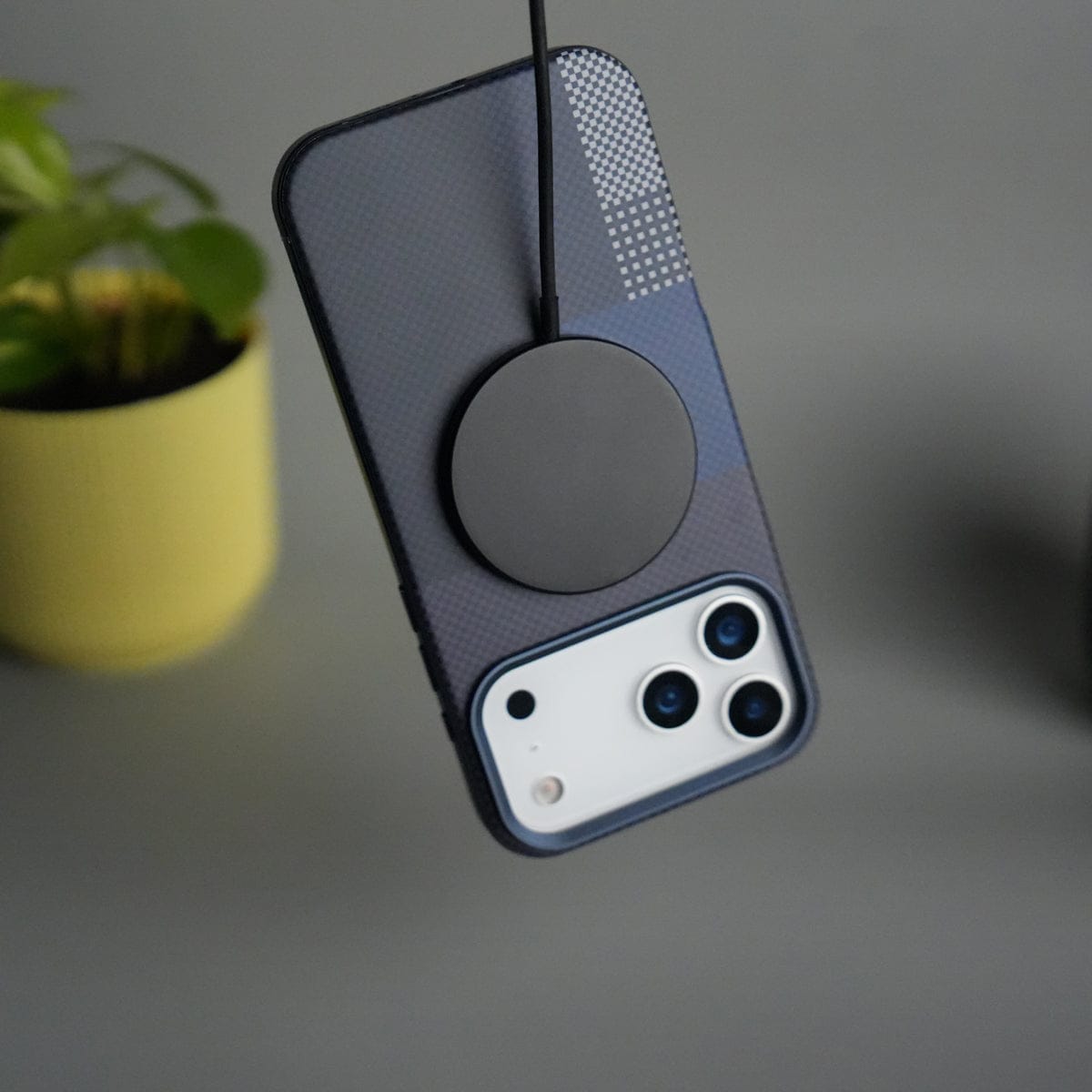 iPhone 17 Pro Carbon Fiber Texture Design Side Bumper MagSafe Case Cover