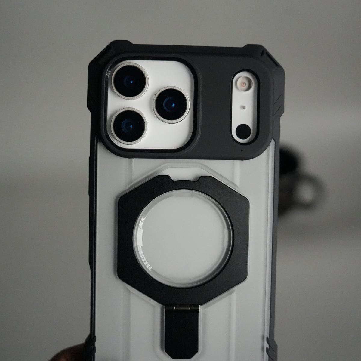 iPhone 17 Pro – Rugged Armor MagSafe Case with Metal Kickstand