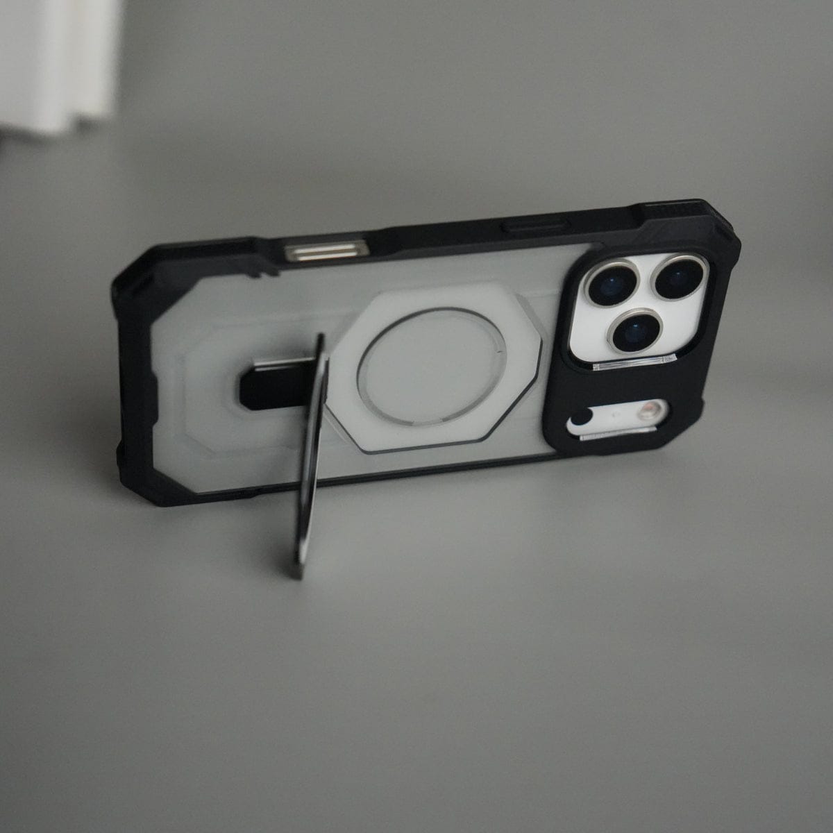 iPhone 17 Pro Max – Rugged Armor MagSafe Case with Metal Kickstand