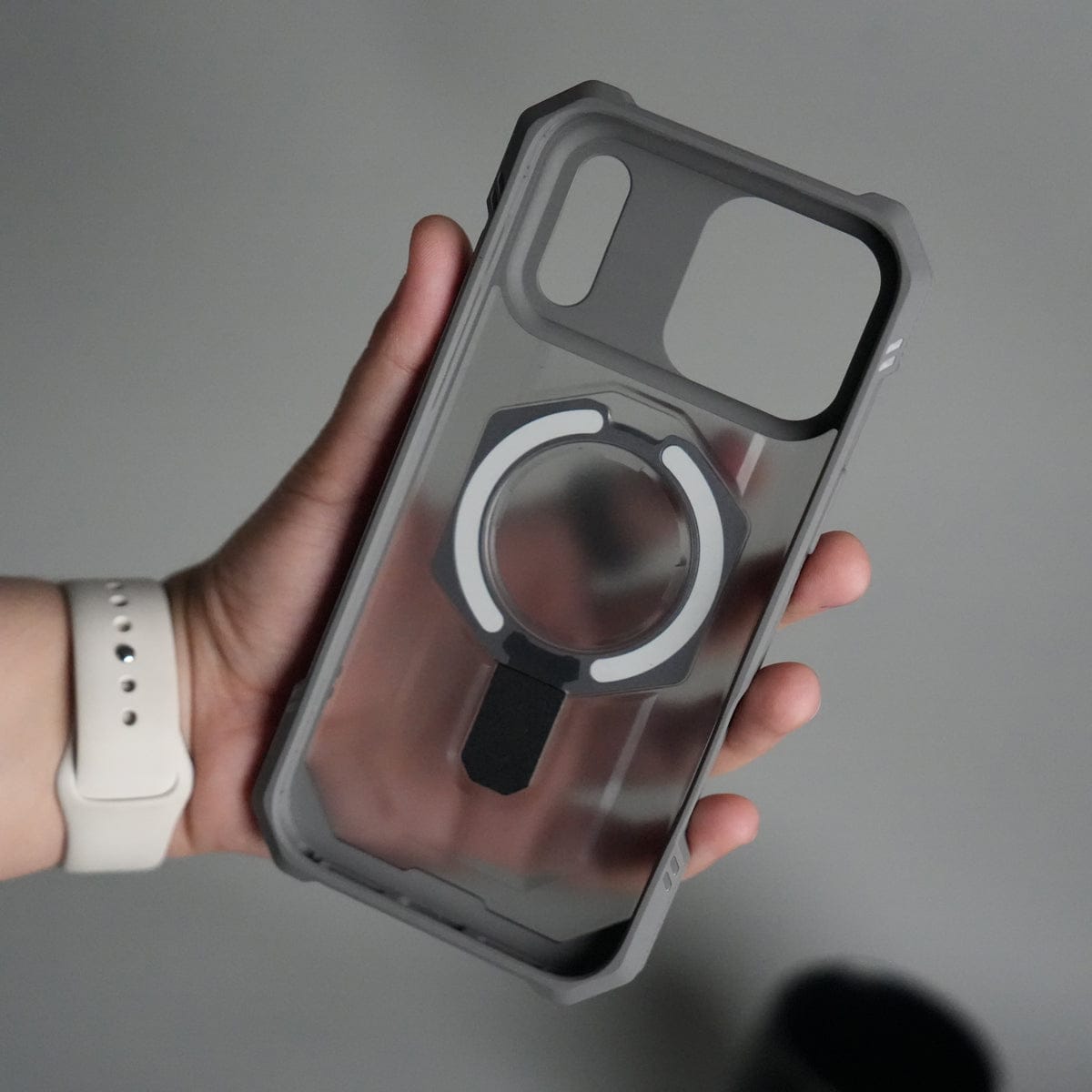 iPhone 17 Pro – Rugged Armor MagSafe Case with Metal Kickstand