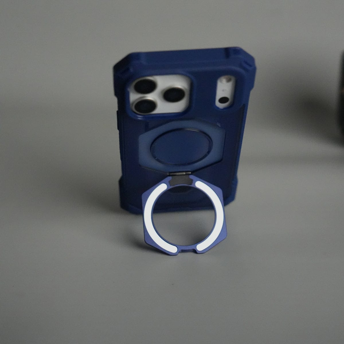 iPhone 17 Pro – Rugged Armor MagSafe Case with Metal Kickstand