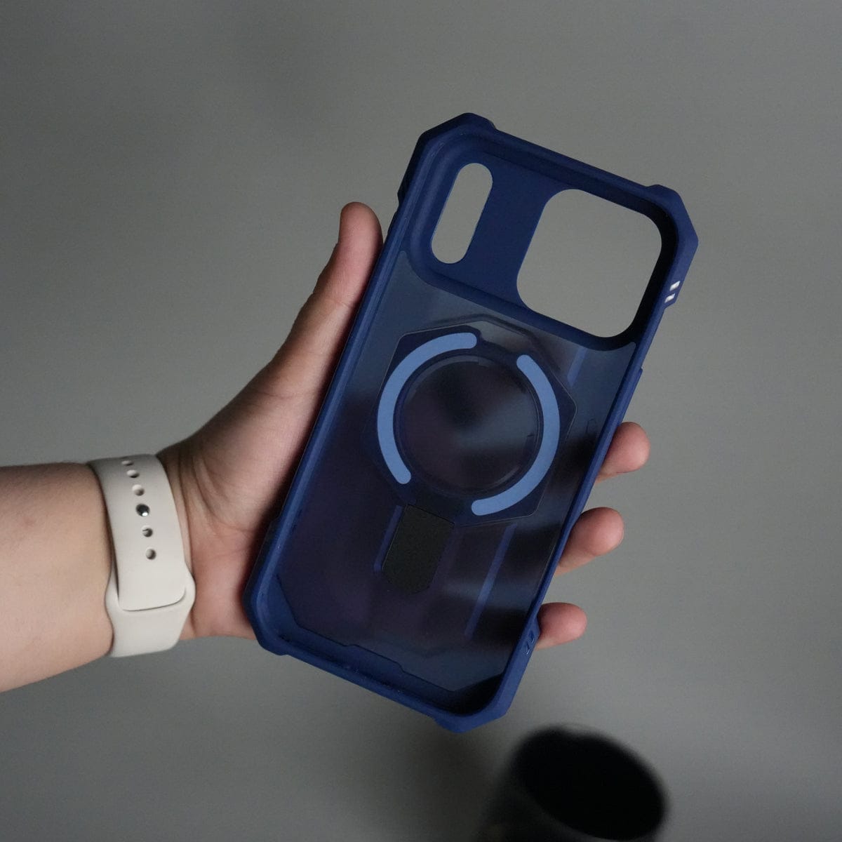 iPhone 17 Pro – Rugged Armor MagSafe Case with Metal Kickstand