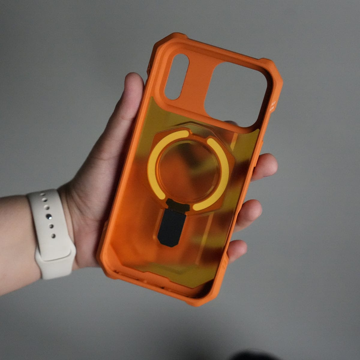 iPhone 17 Pro – Rugged Armor MagSafe Case with Metal Kickstand