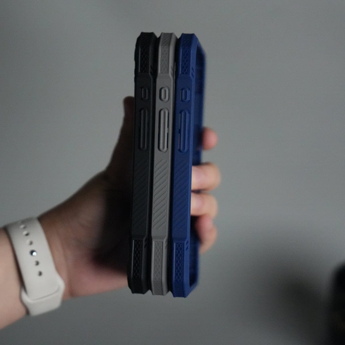 iPhone 17 – Rugged Armor MagSafe Case with Metal Kickstand