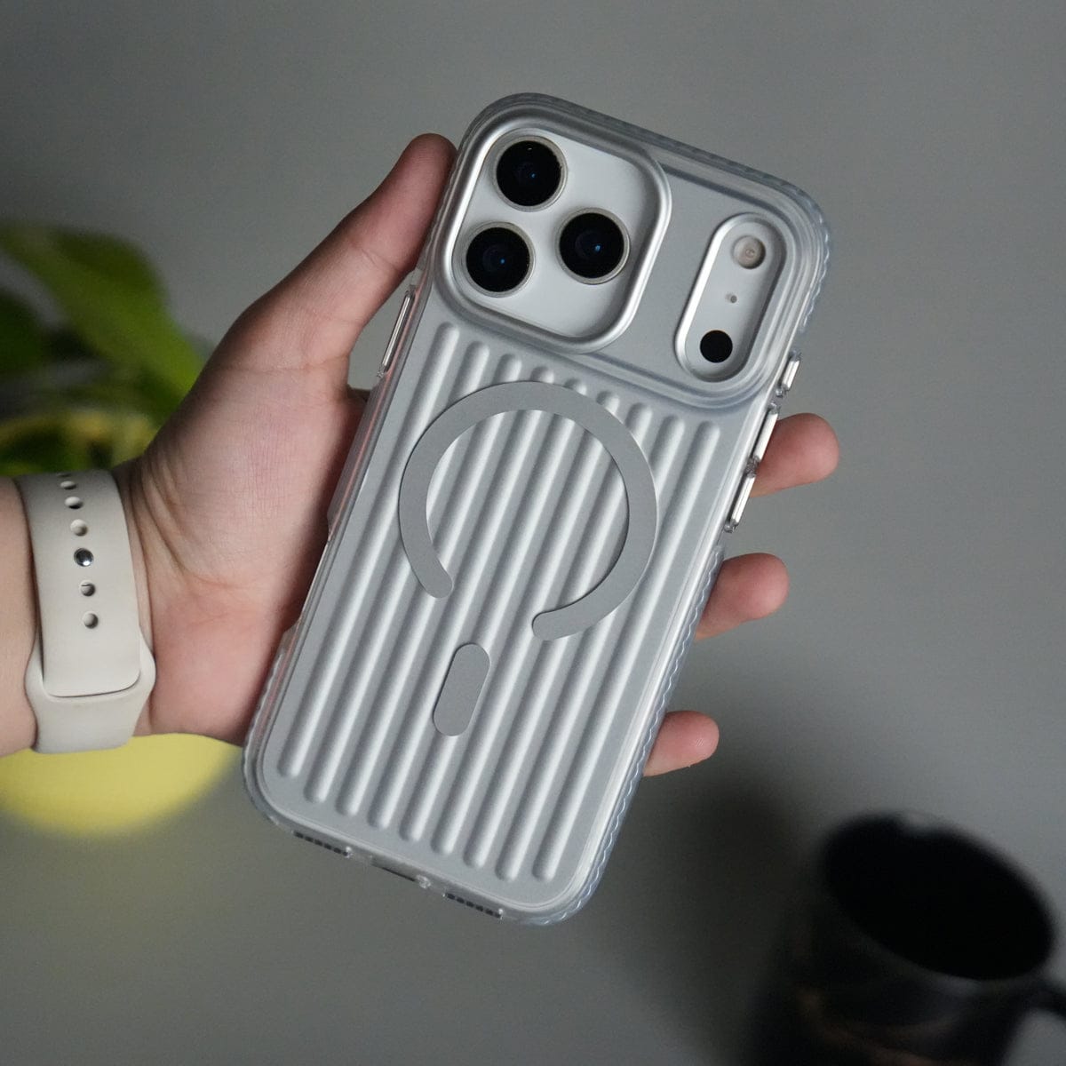 iPhone 17 Pro MagSafe Suitcase Design Case | Shiny Texture Back Cover