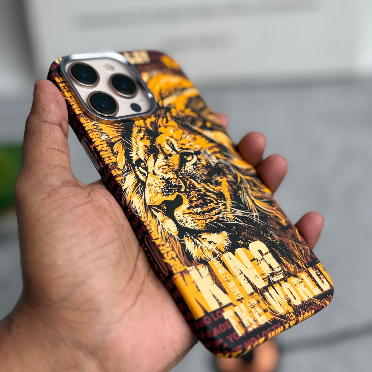 iPhone Series Carbon Fiber Texture Tiger Lion Design Hard Pc MagSafe Case Cover