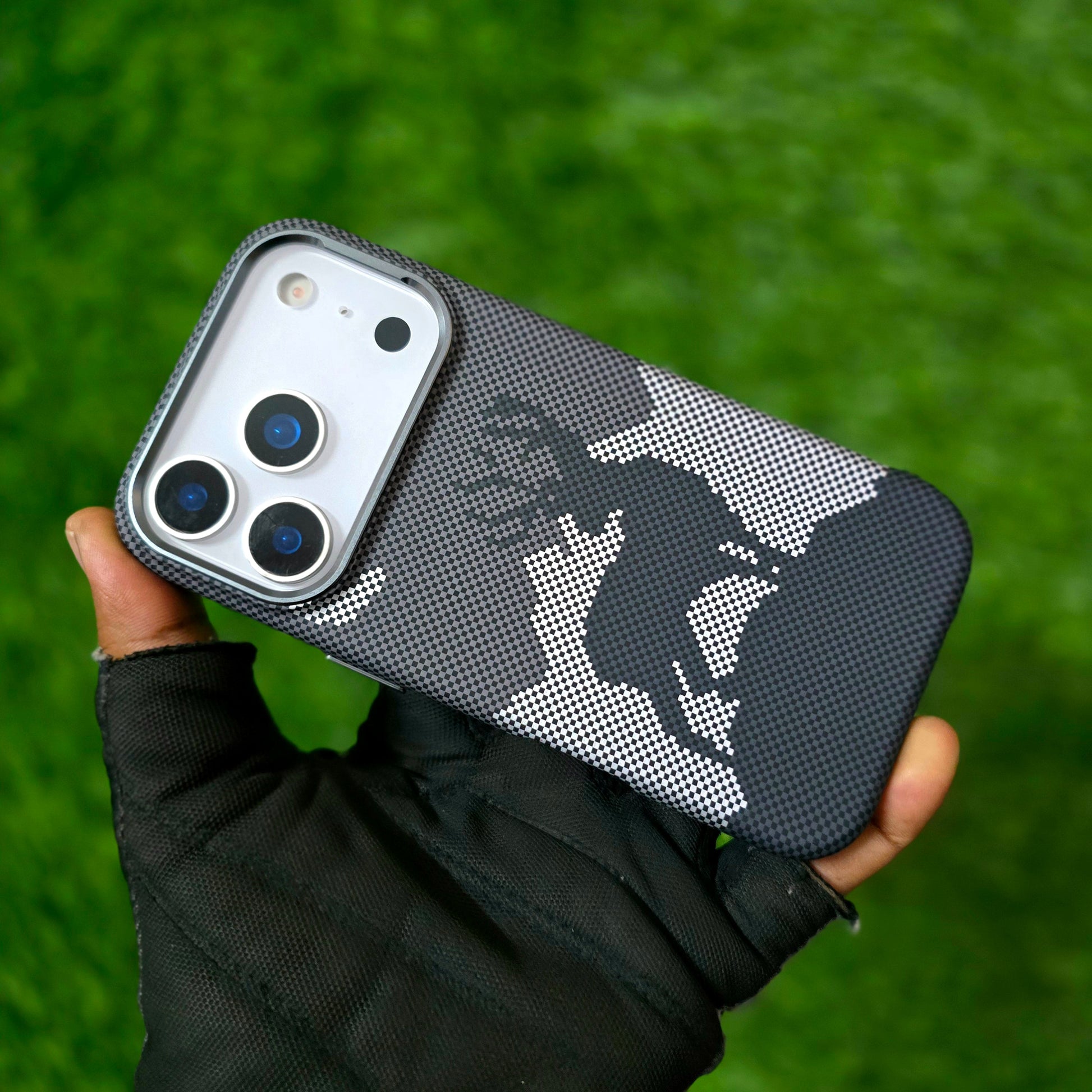 iPhone 17 Pro Max Aramid Carbon Fiber "Deer in Night" Texture 0.8mm Thin Cover with Magsafe - Grey