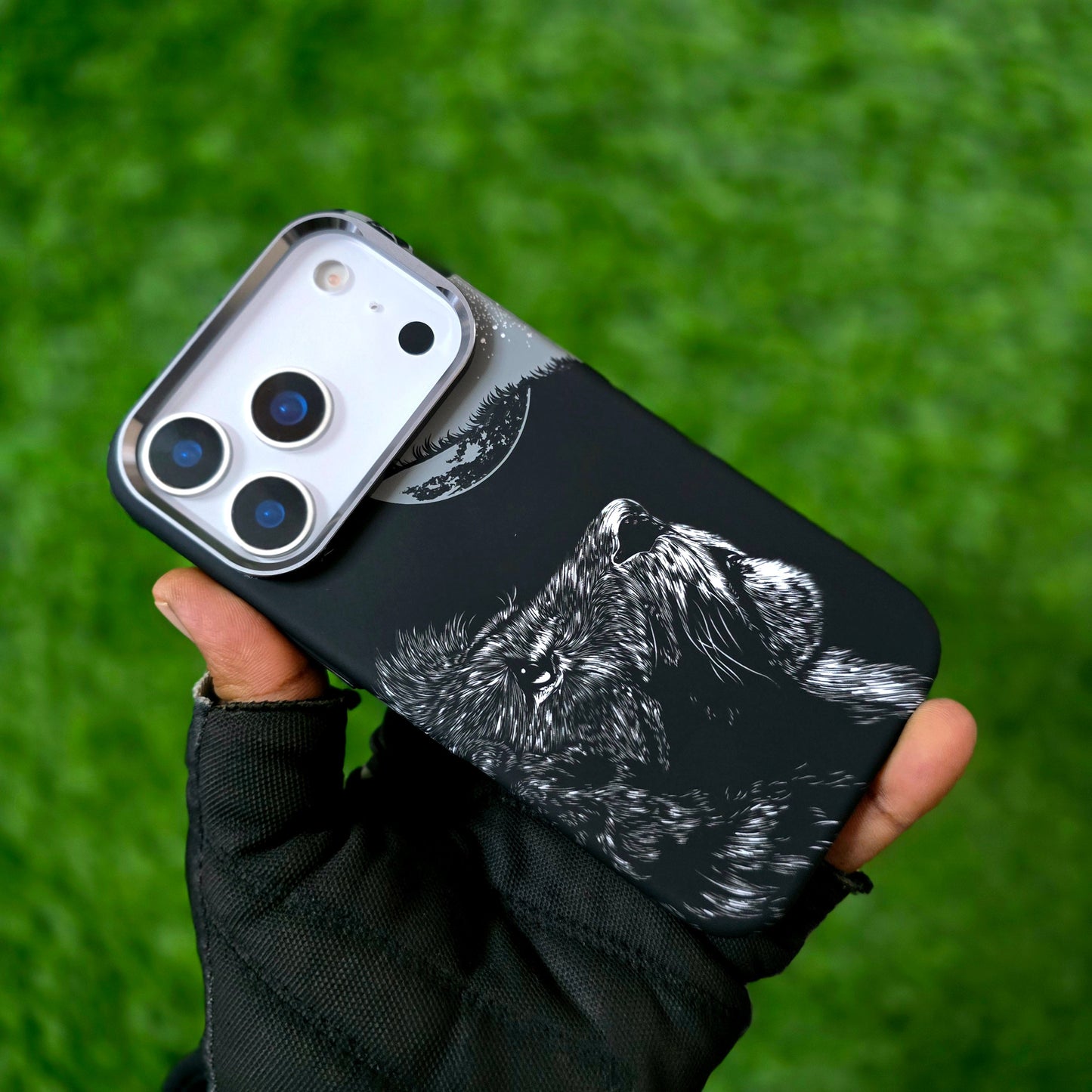 iPhone 17 Pro Max Slim 0.8mm Embossed "Lion Looking Sky" Cover with Magsafe - Lion