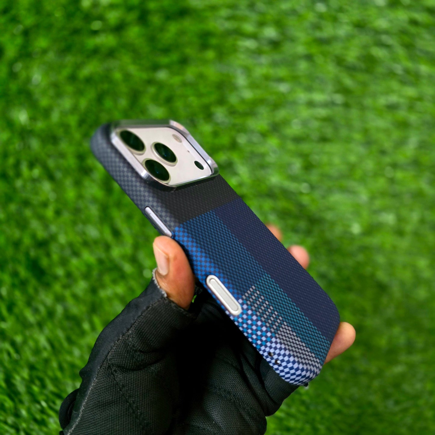 iPhone 17 Pro Max Aramid Carbon Fiber Texture 0.8mm Thin Cover with Magsafe - Black
